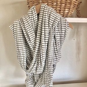 Solly Baby Wrap - white and gray striped